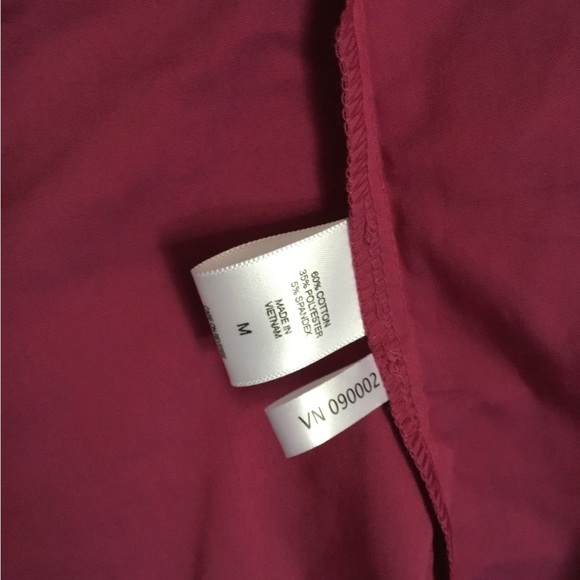 7TH AVENUE- NEW YORK& CO. FITTED BUTTON DOWN TOP WITH DECORATIVE STONE BUTTONS - Picture 5 of 8